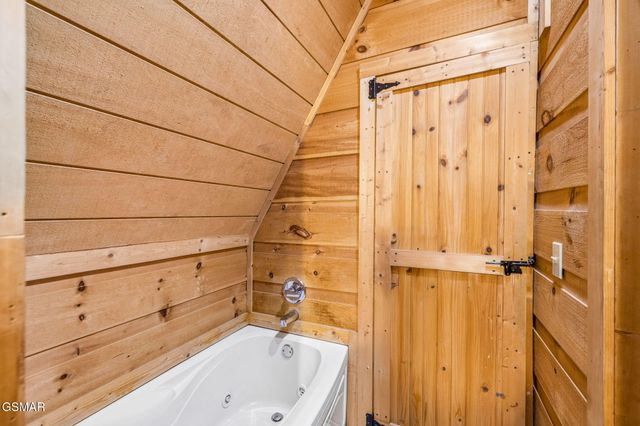 1235 N Baden Drive, Gatlinburg, TN 37738