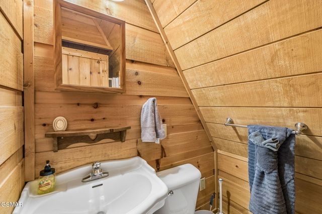 1235 N Baden Drive, Gatlinburg, TN 37738