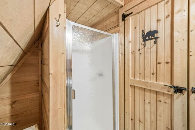 1235 N Baden Drive, Gatlinburg, TN 37738