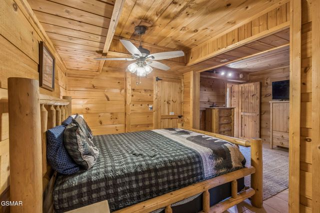 1235 N Baden Drive, Gatlinburg, TN 37738