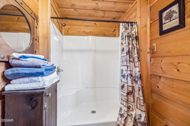 1235 N Baden Drive, Gatlinburg, TN 37738