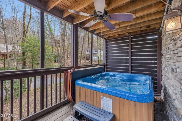 1235 N Baden Drive, Gatlinburg, TN 37738