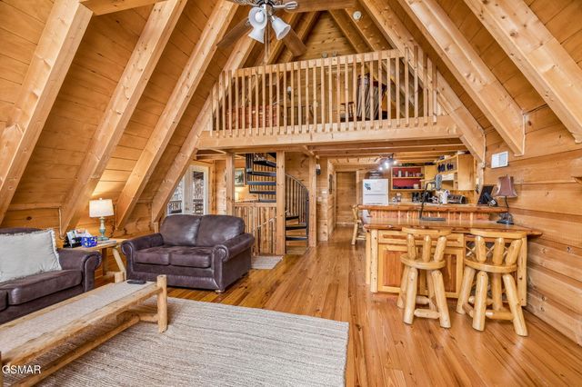 1235 N Baden Drive, Gatlinburg, TN 37738