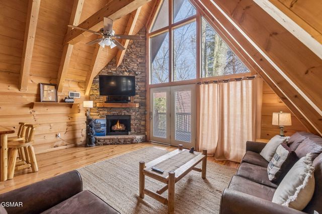 1235 N Baden Drive, Gatlinburg, TN 37738