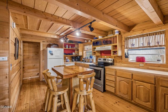 1235 N Baden Drive, Gatlinburg, TN 37738