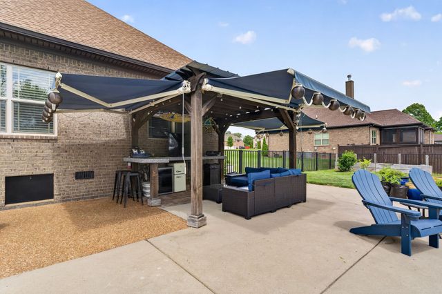 450 Cobblestone Way, Mount Juliet, TN 37122