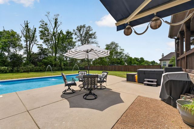 450 Cobblestone Way, Mount Juliet, TN 37122
