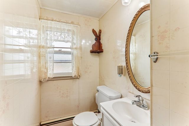 2218 Pearsall Parkway, Waukegan, IL 60085