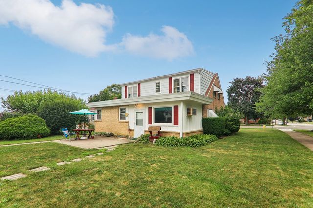 2218 Pearsall Parkway, Waukegan, IL 60085