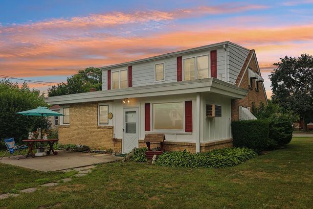 2218 Pearsall Parkway, Waukegan, IL 60085