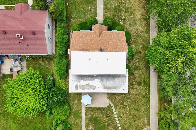 2218 Pearsall Parkway, Waukegan, IL 60085