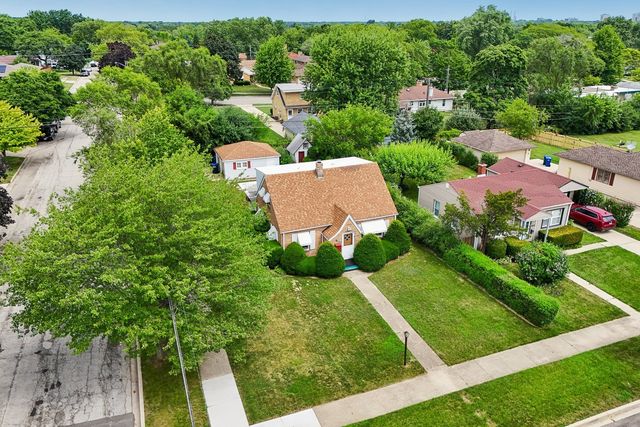 2218 Pearsall Parkway, Waukegan, IL 60085