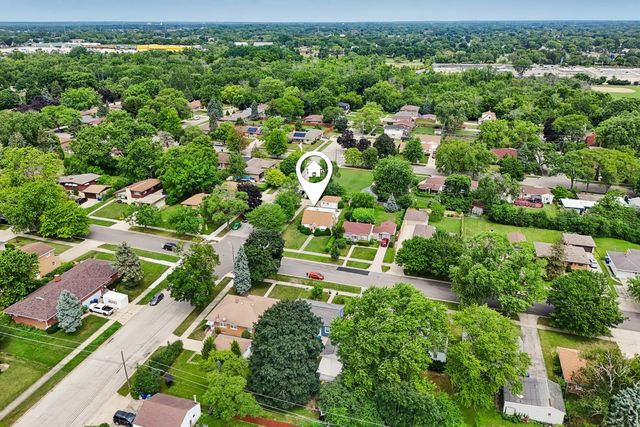 2218 Pearsall Parkway, Waukegan, IL 60085