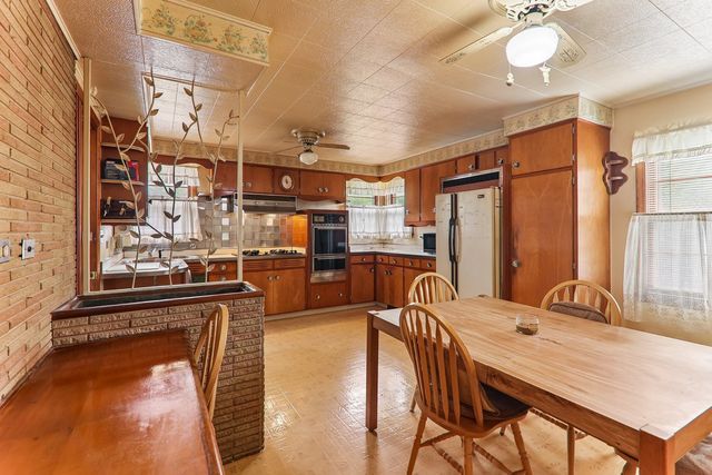 2218 Pearsall Parkway, Waukegan, IL 60085