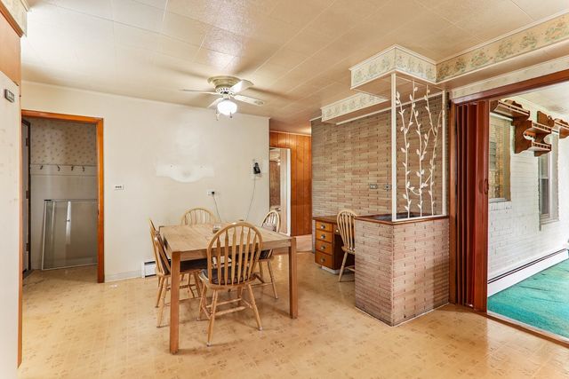 2218 Pearsall Parkway, Waukegan, IL 60085