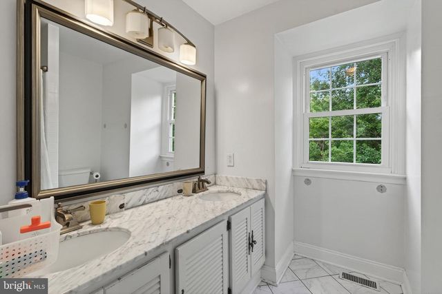 916 BRIDLE LN, West Chester, PA 19382