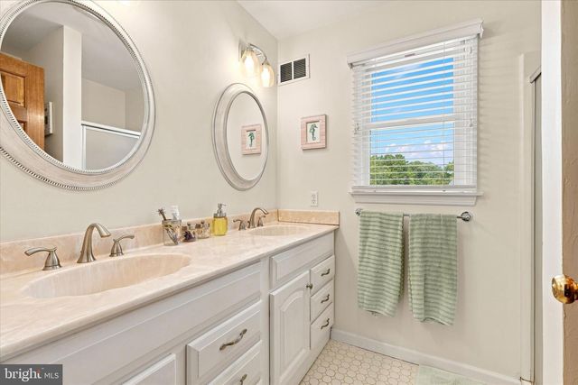 264 BEACHVIEW AVE, Manahawkin, NJ 08050