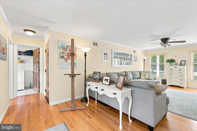 264 BEACHVIEW AVE, Manahawkin, NJ 08050