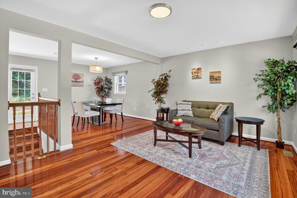 9928 FLEMING AVE, Bethesda, MD 20814