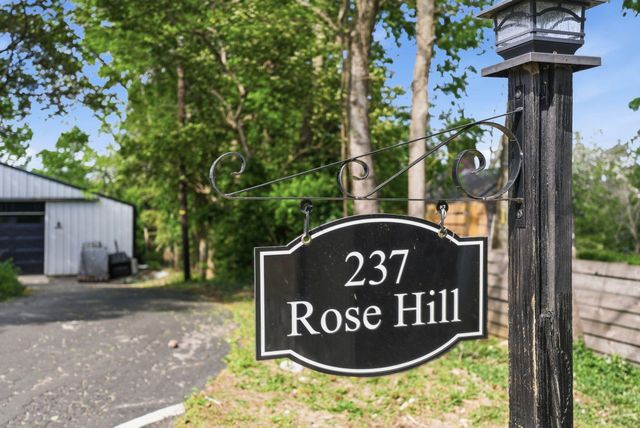 237 Rose Hill Avenue, Versailles, KY 40383