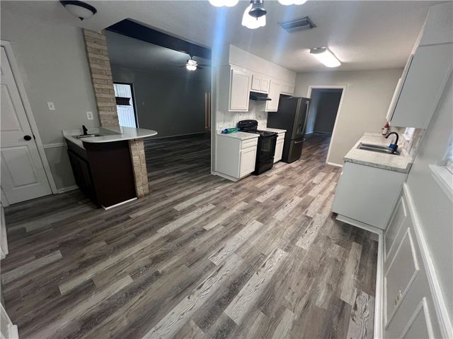 1009 Egyptian Dr, Corpus Christi, TX 78412