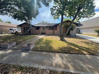 1009 Egyptian Dr, Corpus Christi, TX 78412