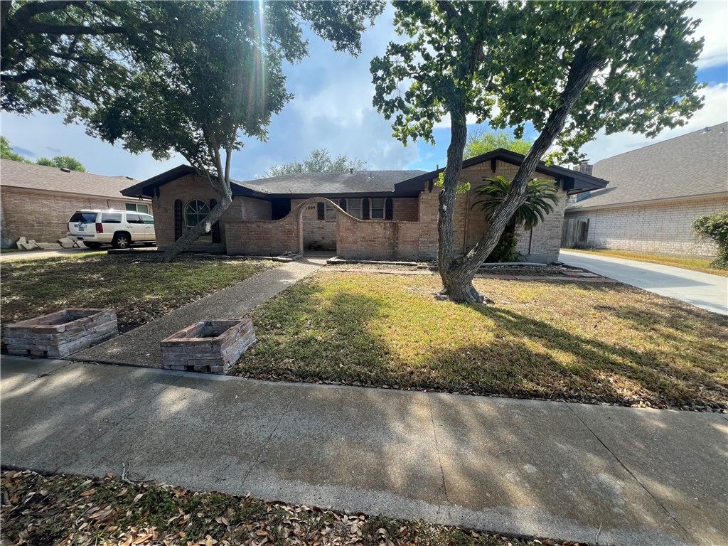 1009 Egyptian Dr, Corpus Christi, TX 78412