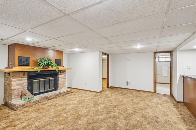 326 NE 6th Street, Ankeny, IA 50021