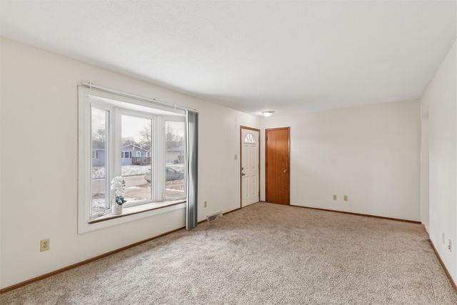 326 NE 6th Street, Ankeny, IA 50021