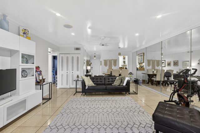 202 Oxford 200, West Palm Beach, FL 33417