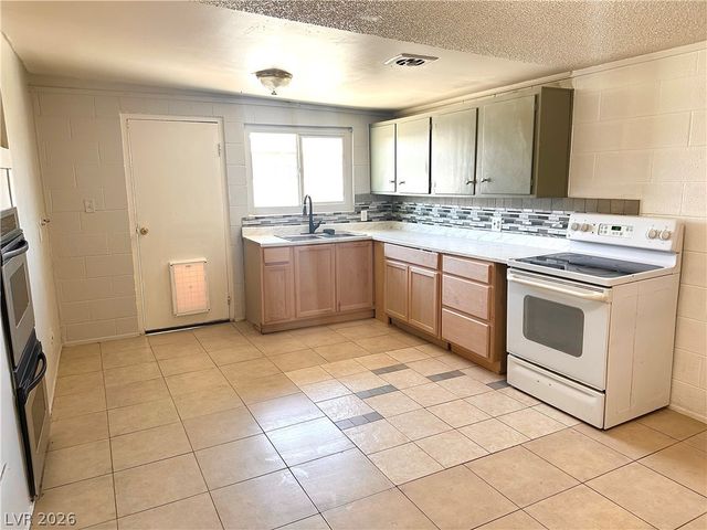 4521 Pacyna Street, Las Vegas, NV 89122