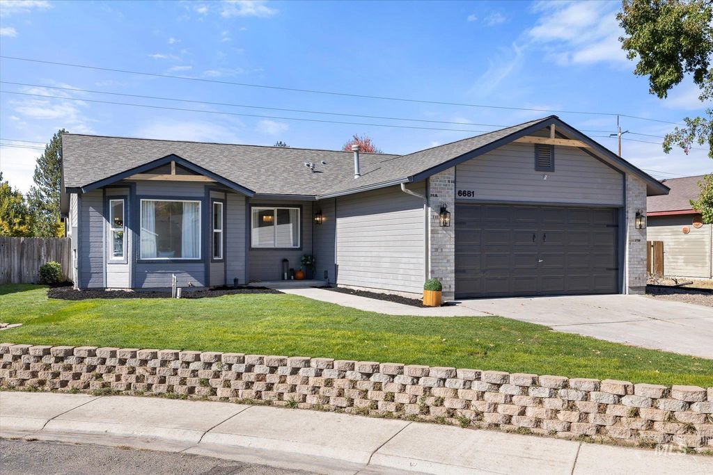 6681 N Amesbury Way, Boise, ID 83714 photo 2