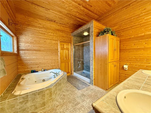 728 Latonka Dr, Coolspring Twp, PA 16137