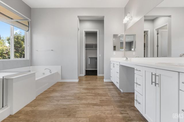 5010 Ventana Canyon Drive, Bakersfield, CA 93306