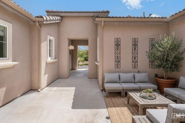 5010 Ventana Canyon Drive, Bakersfield, CA 93306