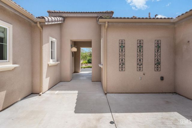 5010 Ventana Canyon Drive, Bakersfield, CA 93306