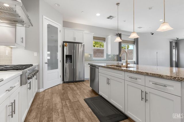 5010 Ventana Canyon Drive, Bakersfield, CA 93306