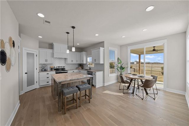 16967 S Hunter Street, Olathe, KS 66062