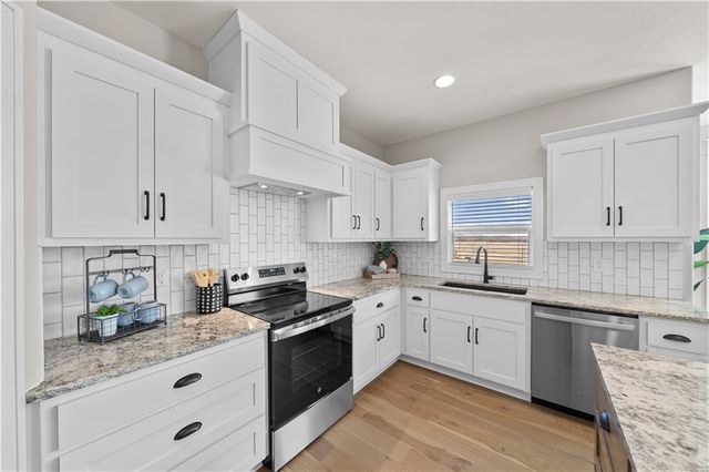 16967 S Hunter Street, Olathe, KS 66062