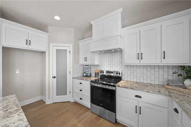 16967 S Hunter Street, Olathe, KS 66062