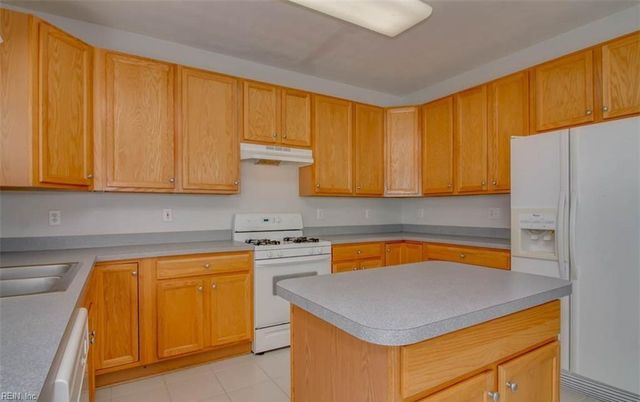 2305 Bizzone CIR, Virginia Beach, VA 23464