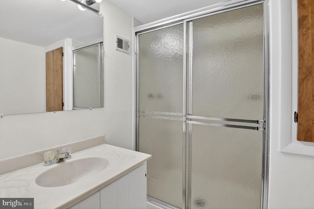 6310 E HALBERT RD, Bethesda, MD 20817