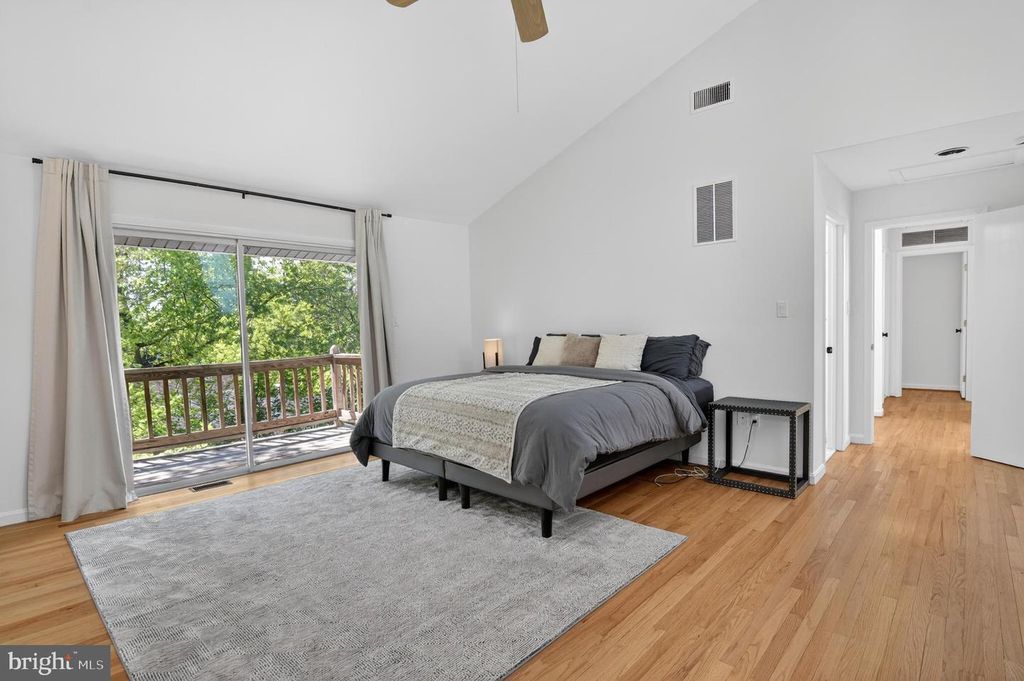 Image 14 of property listing at 6310 E HALBERT RD, Bethesda, MD 20817