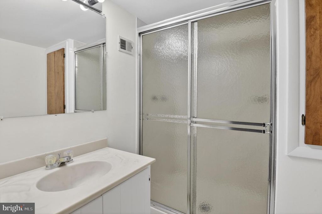 Image 26 of property listing at 6310 E HALBERT RD, Bethesda, MD 20817