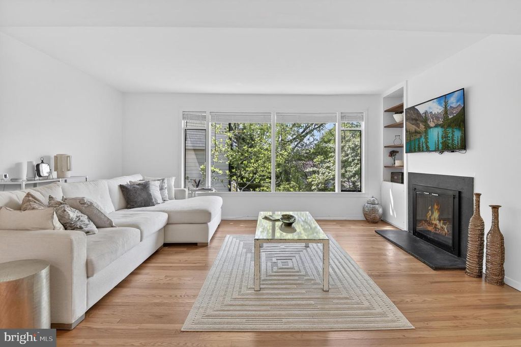 Image 3 of property listing at 6310 E HALBERT RD, Bethesda, MD 20817