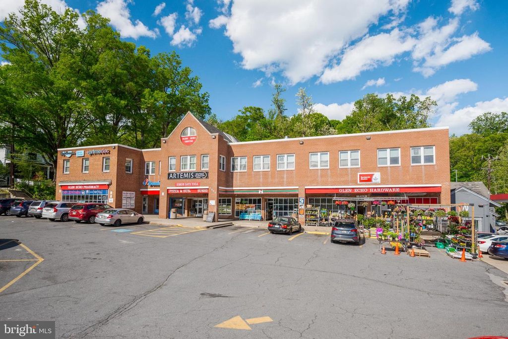 Image 34 of property listing at 6310 E HALBERT RD, Bethesda, MD 20817