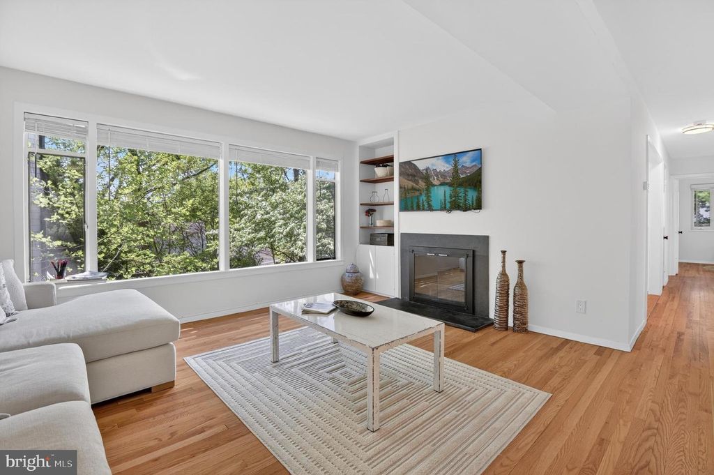 Image 4 of property listing at 6310 E HALBERT RD, Bethesda, MD 20817