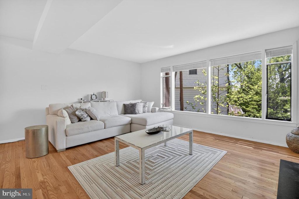 Image 5 of property listing at 6310 E HALBERT RD, Bethesda, MD 20817