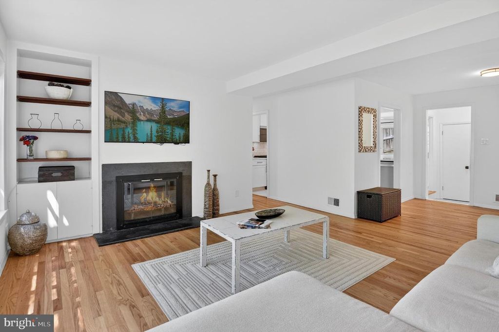 Image 6 of property listing at 6310 E HALBERT RD, Bethesda, MD 20817