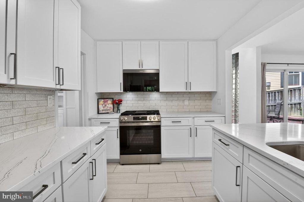 Image 7 of property listing at 6310 E HALBERT RD, Bethesda, MD 20817